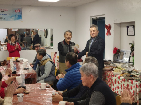 노인회 송년회 지원금 전달.jpg